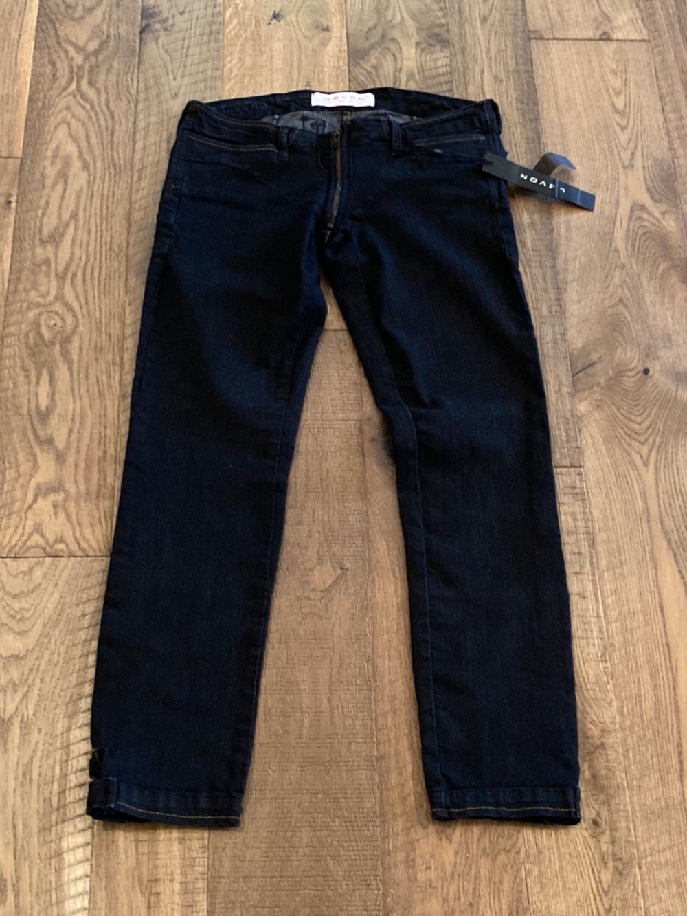 NWT DEVON Jeans AGATHA BLOIS Design Low Rise Super Skinny Size 28